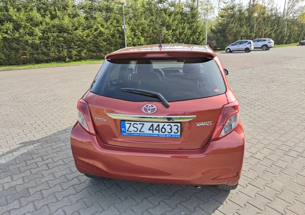 Toyota Yaris cena 34600 przebieg: 105000, rok produkcji 2011 z Szczecinek małe 172